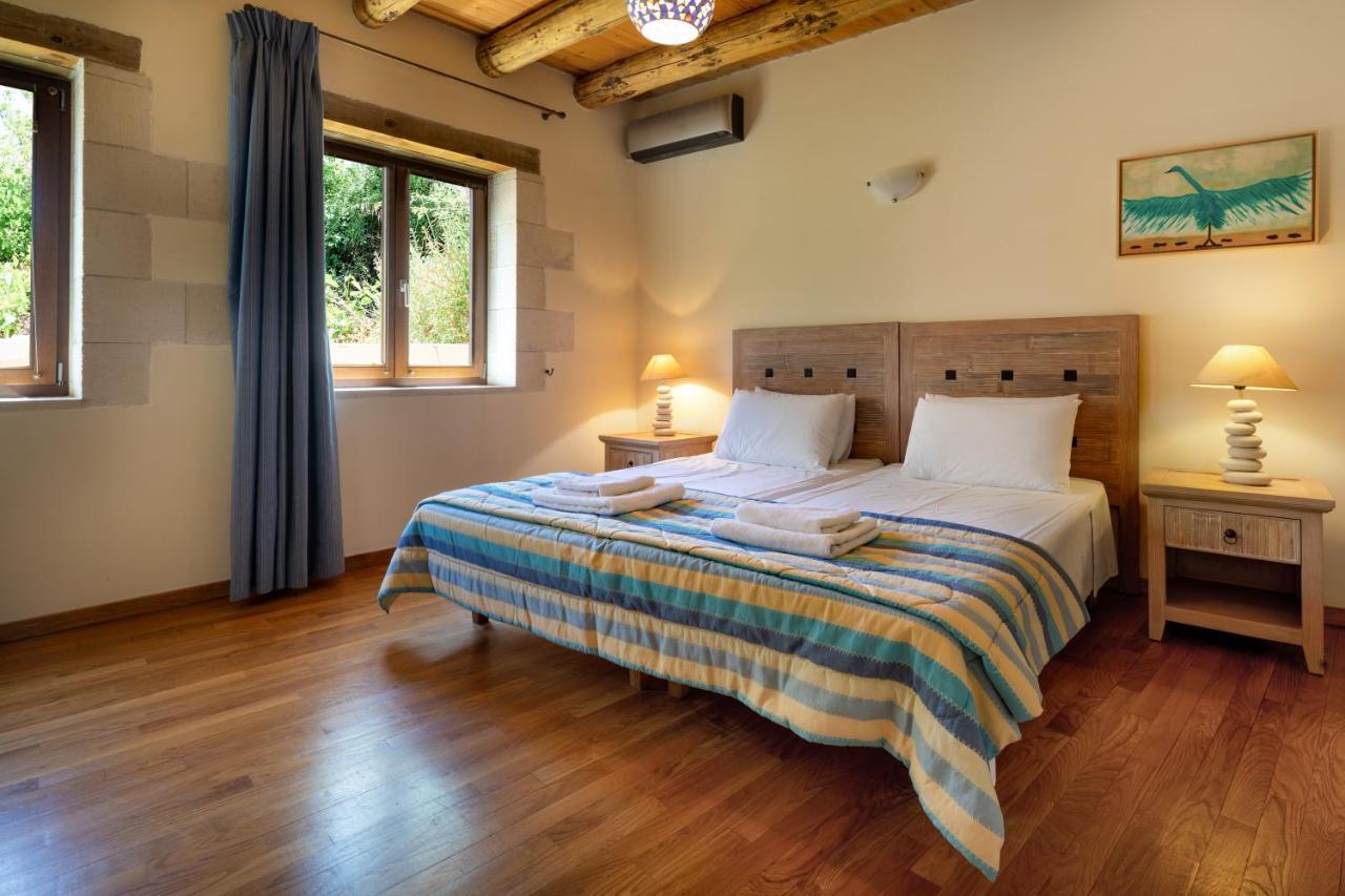 Villa Erontas - Private Heated Jacuzzi Makhairoí エクステリア 写真