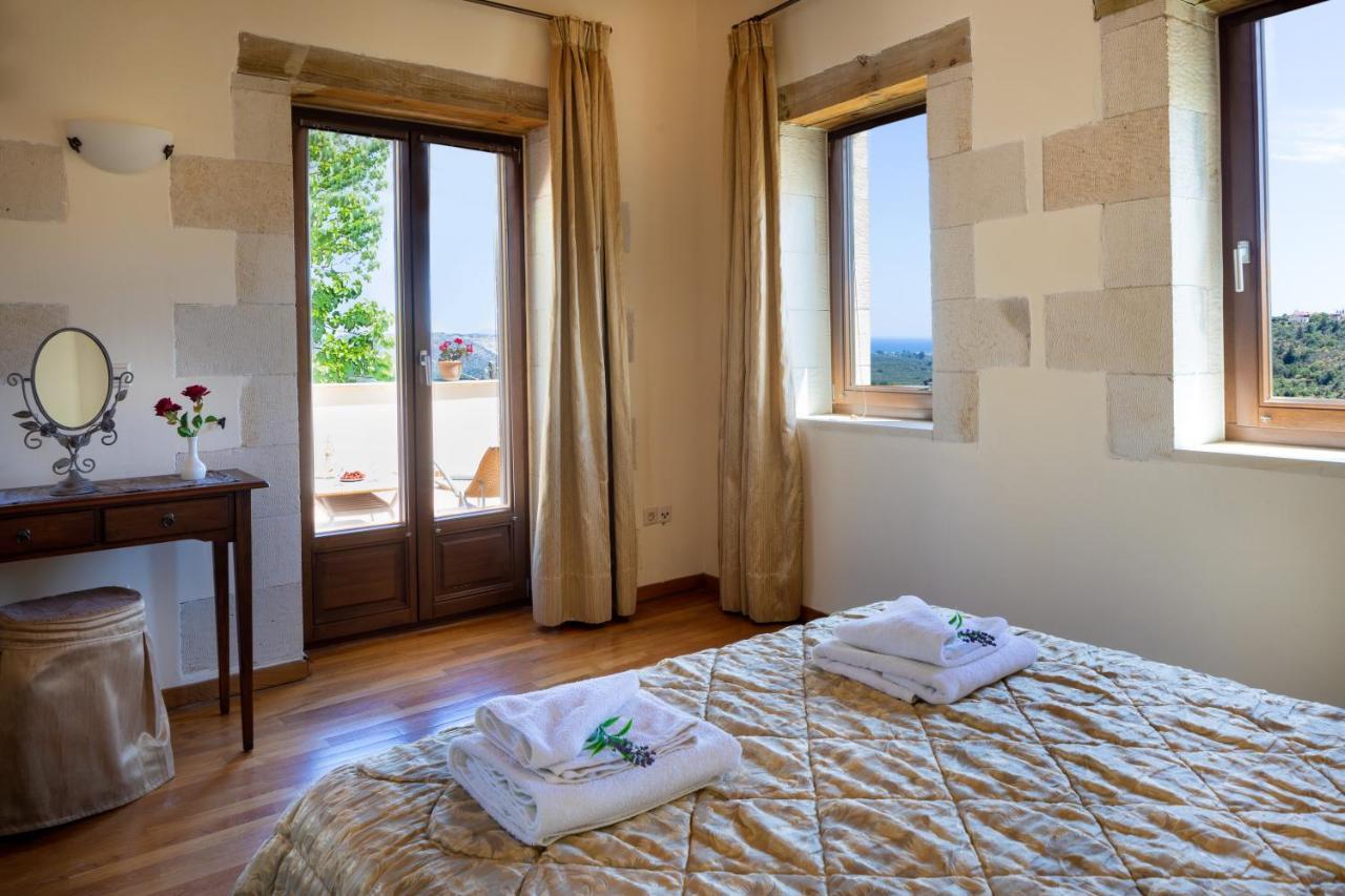 Villa Erontas - Private Heated Jacuzzi Makhairoí エクステリア 写真