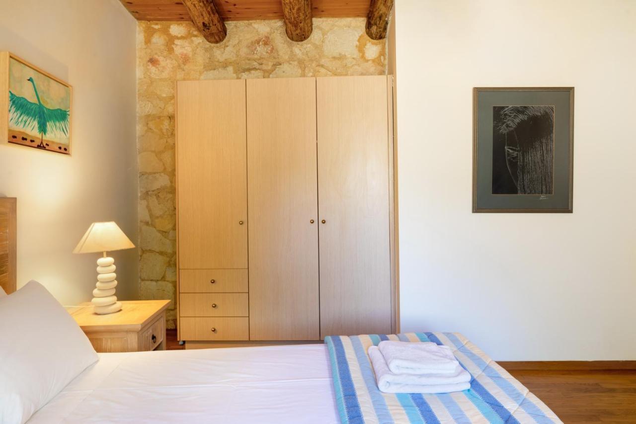 Villa Erontas - Private Heated Jacuzzi Makhairoí エクステリア 写真