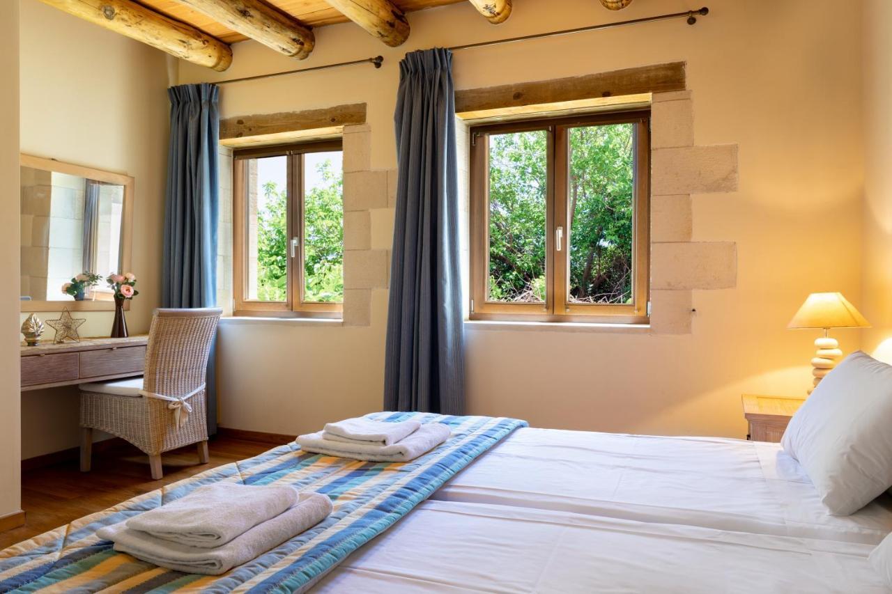Villa Erontas - Private Heated Jacuzzi Makhairoí エクステリア 写真
